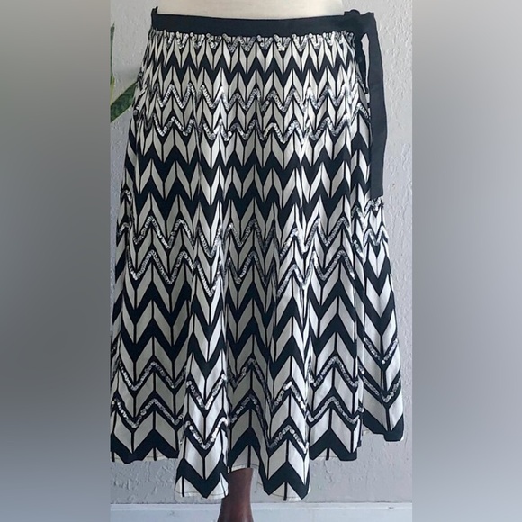 BCBG MAX AZRIA A-Line Sequin Chevron Skirt - Picture 1 of 12